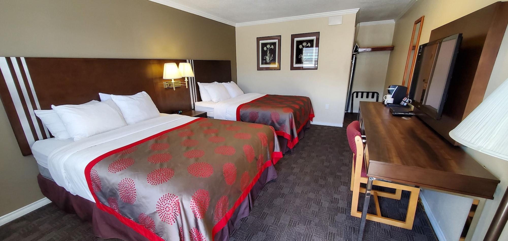 Grand Forks Inn Bagian luar foto