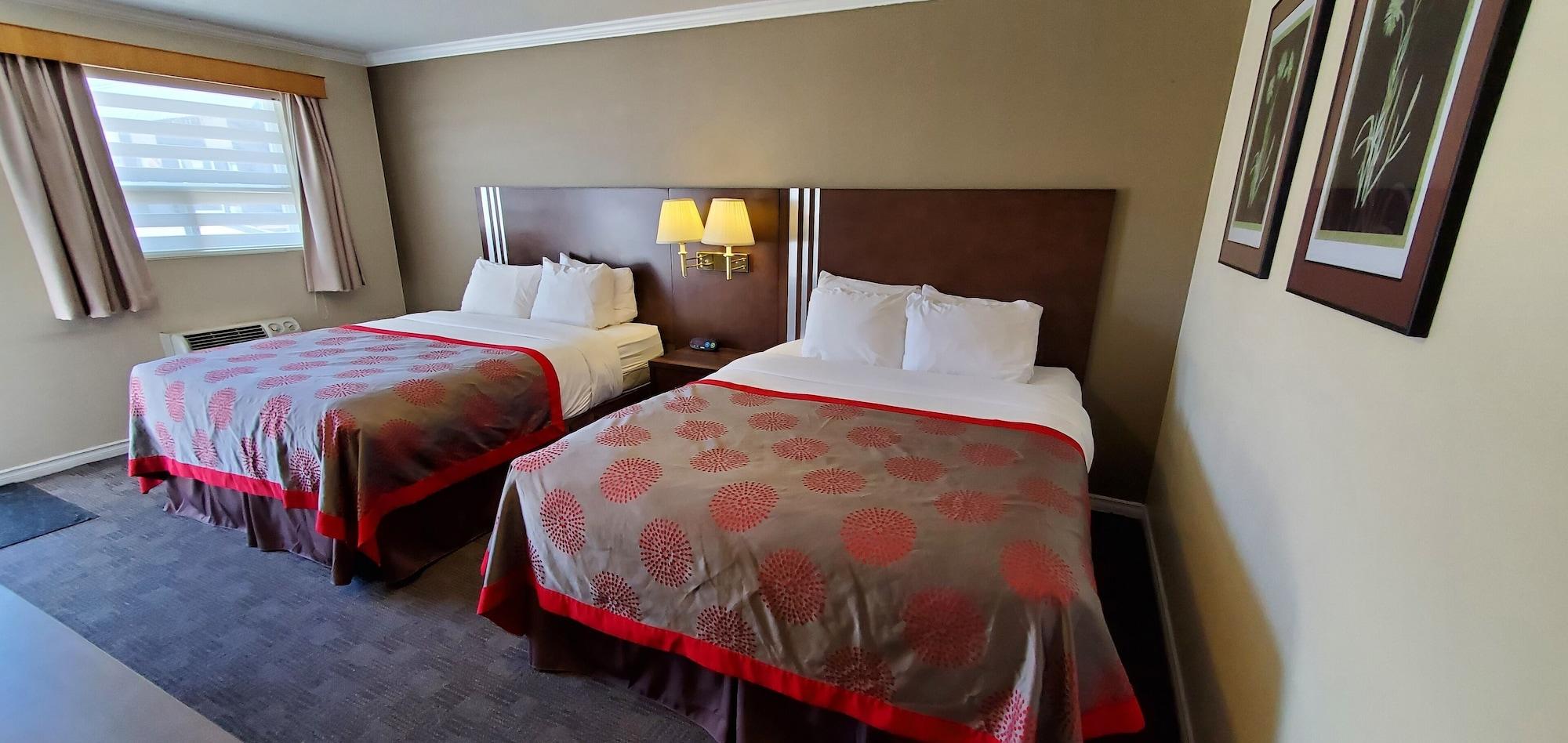 Grand Forks Inn Bagian luar foto