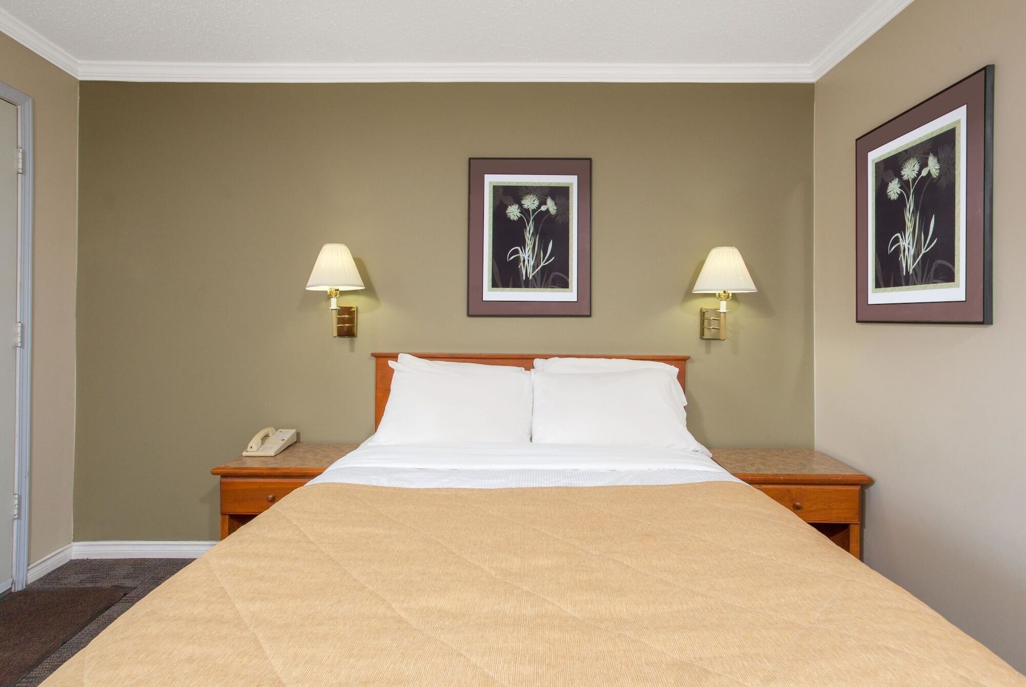 Grand Forks Inn Bagian luar foto