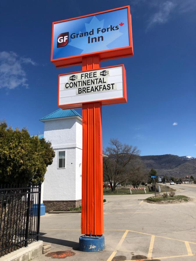 Grand Forks Inn Bagian luar foto