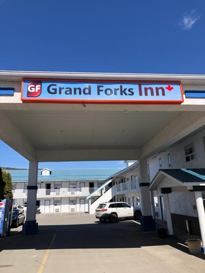 Grand Forks Inn Bagian luar foto